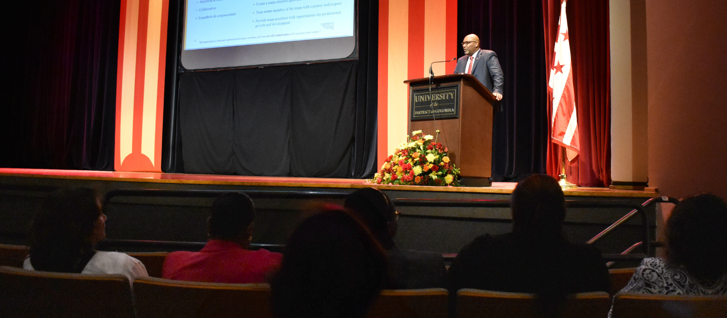 Fall Academic Forum Focuses on ‘Elevating Momentum’ at the University